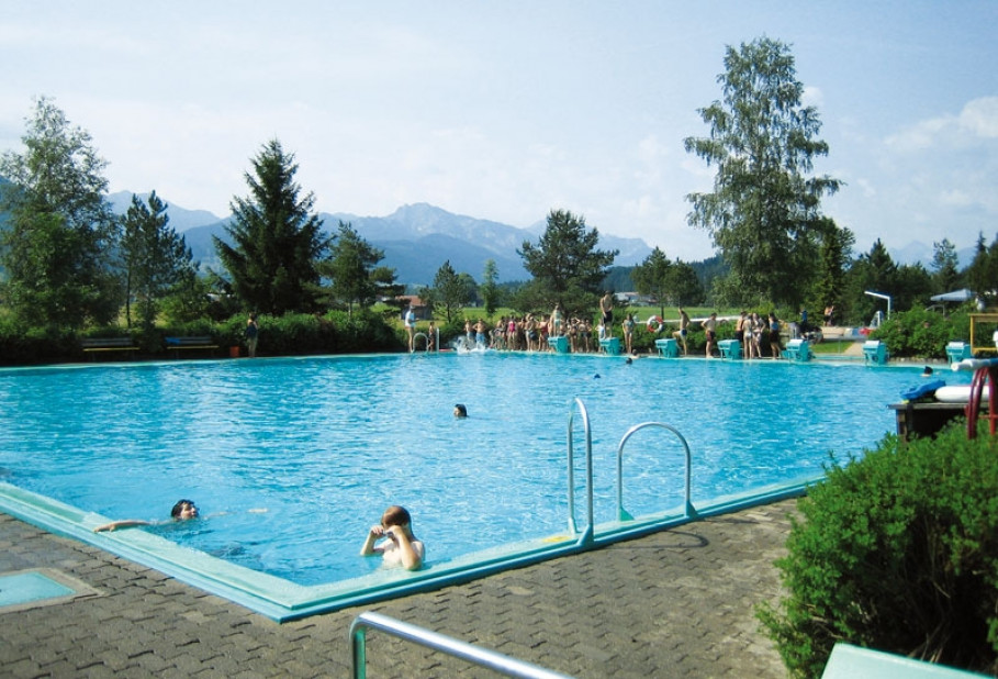 Alpenfreibad Trauchgau -  Bad mit Panoramablick